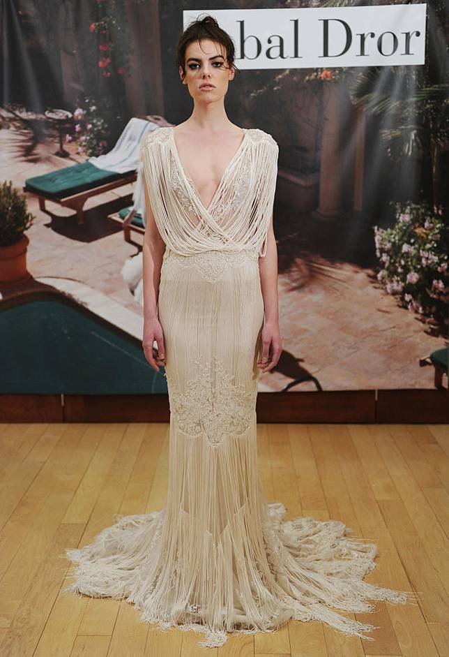 12 Ide Gaun Pernikahan Unik & Cantik yang Bikin Kamu Pengen Cepat Nikah!