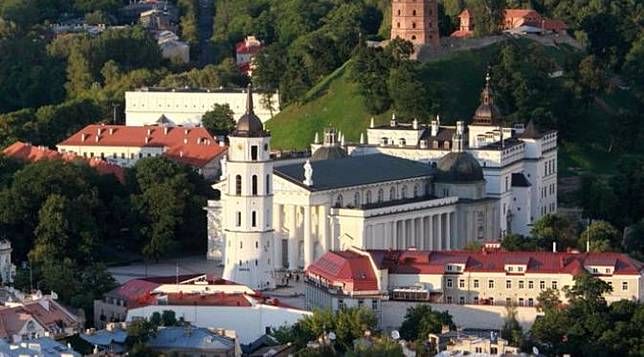 Ironis, Promosi Wisata Lithuania Pakai Foto Negara Lain