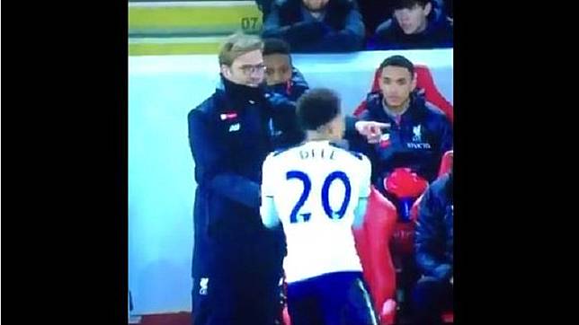 Video Ekspresi Kocak Juergen Klopp Saat Bola yang Dipegangnya Dicuri Dele Alli