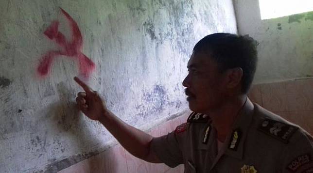 Lagi, Lambang Palu Arit Tertempel di Kamar Mandi dan Pagar Masjid