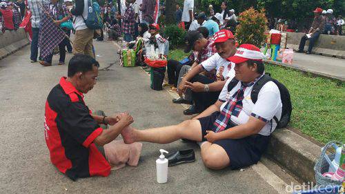 Bertarif Rp 100 Ribu, Tukang Pijat 'Ramaikan' Demo di Sidang Ahok