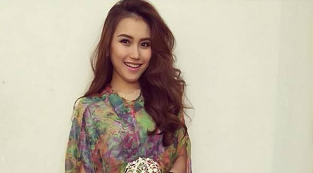 Pakai Jam Tangan Rp 200 Juta, Ayu Ting Ting Tuai Perdebatan
