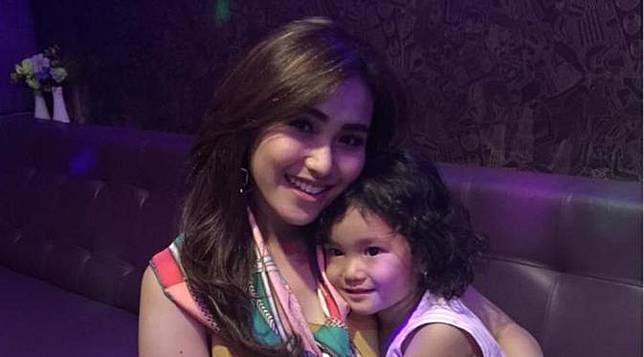 Pakai Jam Tangan Rp 200 Juta, Ayu Ting Ting Tuai Perdebatan