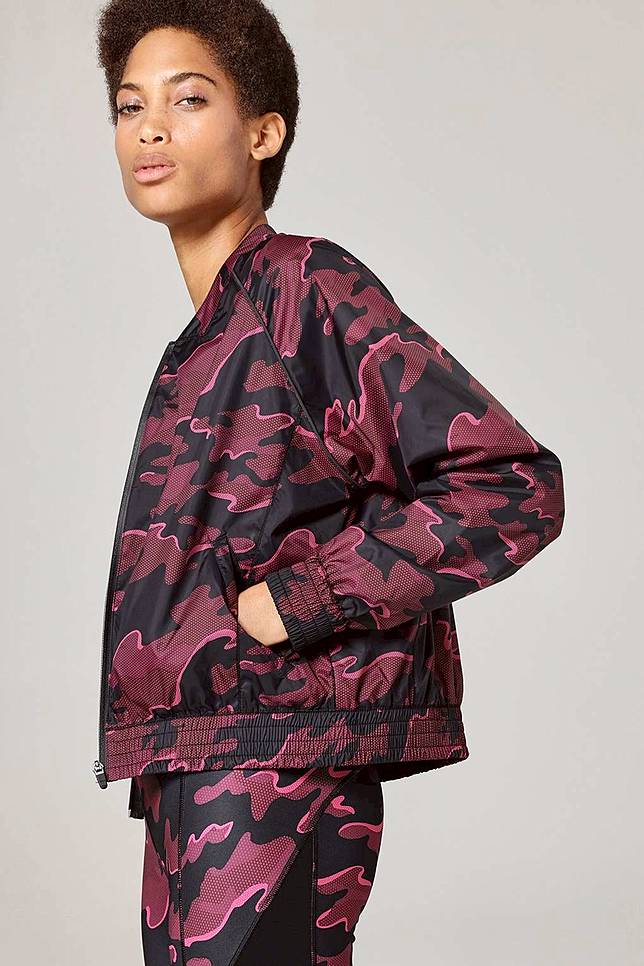 5 Sports Jacket Ini Bisa Bikin Gaya Lebih Stylish Saat Olahraga