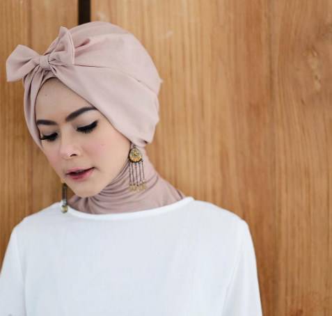 Bow Turban, Jaga Penampilan Tetap Feminin