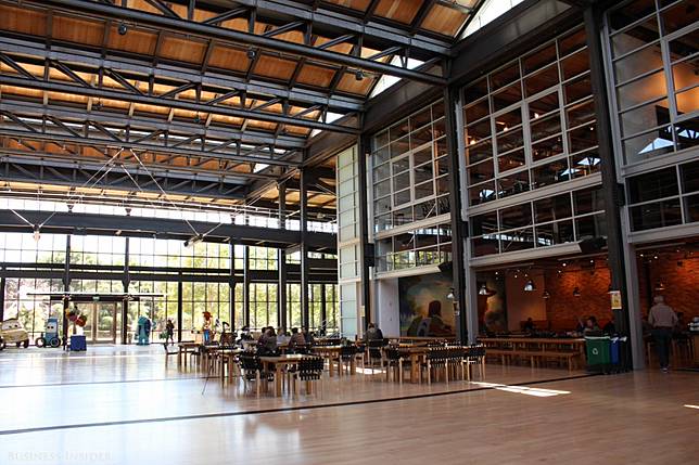 10 Perusahaan Ini Punya Kantor Super Keren, Dijamin Bikin Betah Kerja!