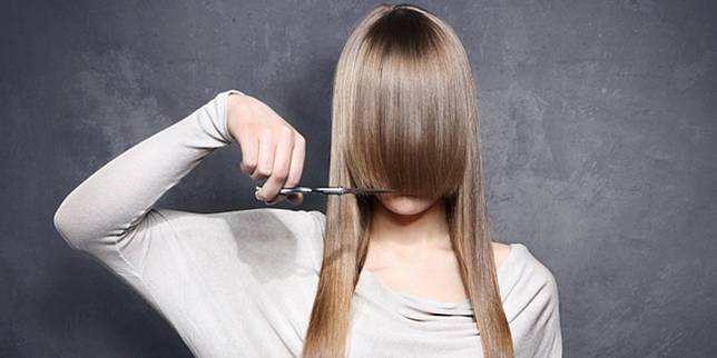 4 Tips Sederhana Siasati Poni Yang Terlalu Panjang