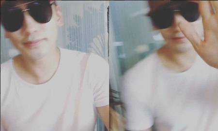Bikin Iri, Fans Indonesia Ini Selfie Bareng Rain - Tae Hee