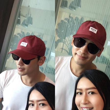 Bikin Iri, Fans Indonesia Ini Selfie Bareng Rain - Tae Hee