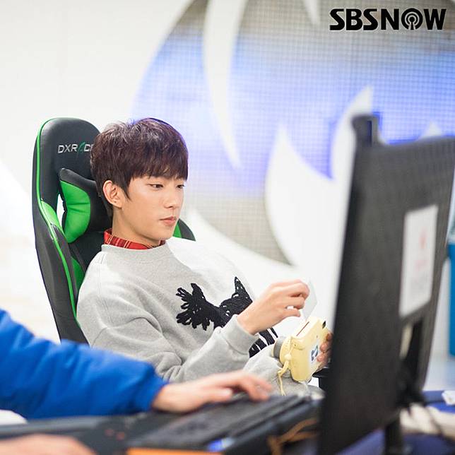10 Idol K-Pop ini Ternyata Hardcore Gamers loh! Hayo Siapa yang Hobinya Sama dengan Mereka?