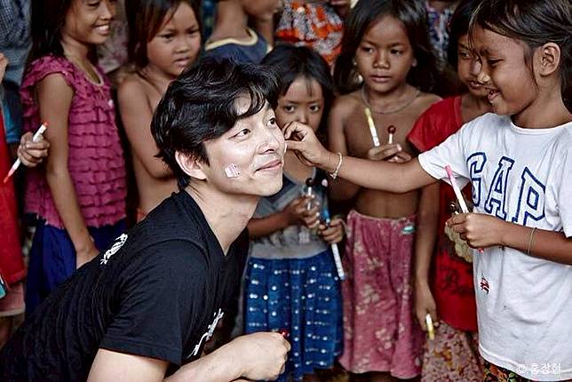 Gong Yoo Ternyata jadi Duta Hak Anak Untuk UNICEF loh! Ini Foto-fotonya Saat Berkunjung ke Kolombia
