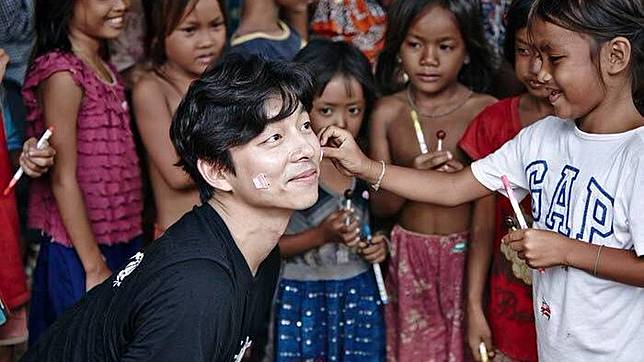 Gong Yoo Ternyata jadi Duta Hak Anak Untuk UNICEF loh! Ini Foto-fotonya Saat Berkunjung ke Kolombia