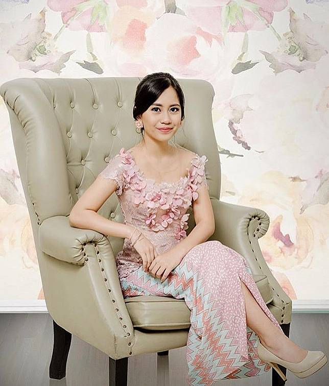 10 Model Kebaya Cute Dan Modern Buat Dipakai Saat Wisuda