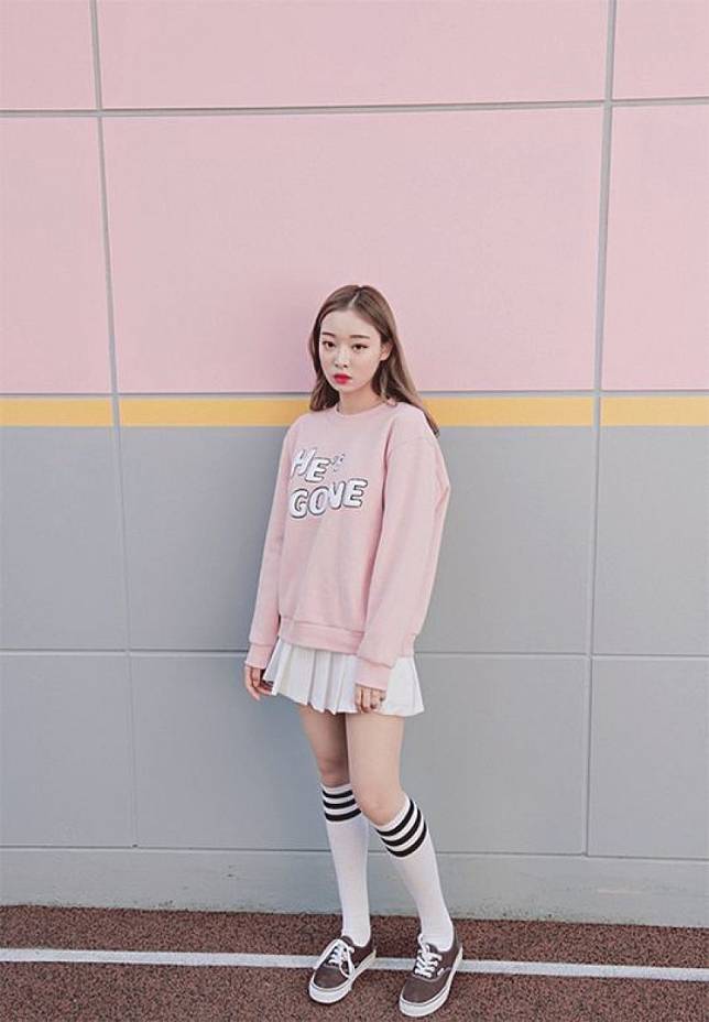 Gemas! Ini Dia 15 Inspirasi Tampil Sporty dengan Warna Pastel Ala Cewek Korea yang Harus Kita Coba