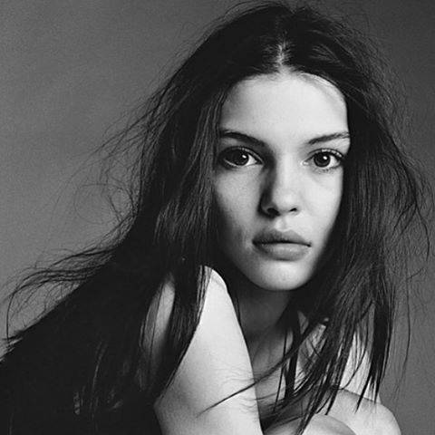 Foto: Kate Bogucharskaia, Kembaran Kendall Jenner Berparas Elok