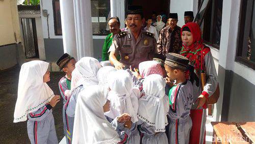 Melihat Sekolah Gratis Milik Seorang Polisi di Banyuwangi