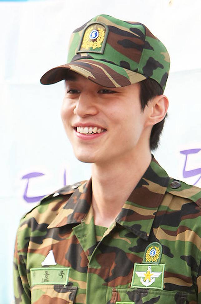 Gagahnya 10 Artis Korea Ini Pakai Baju Tentara, Gak Kalah Dari Song Joong Ki Deh