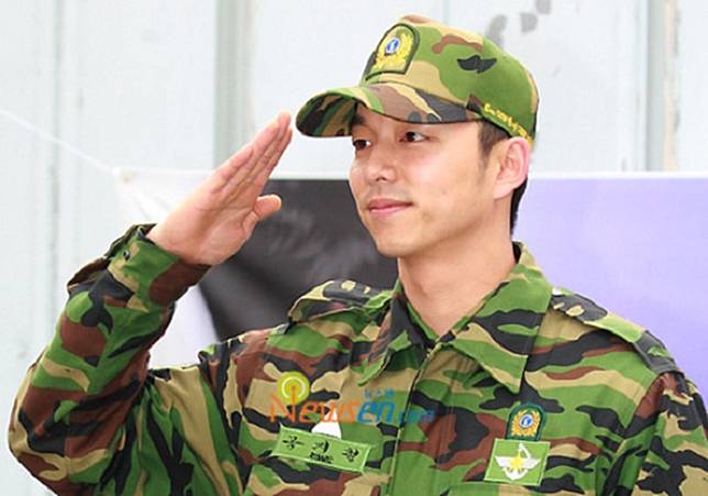 Gagahnya 10 Artis Korea Ini Pakai Baju Tentara, Gak Kalah Dari Song Joong Ki Deh