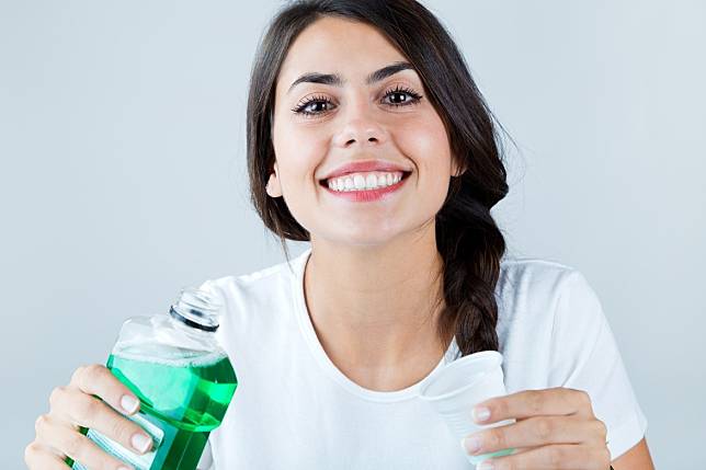 Selain Penyegar Mulut, Ini 5 Kegunaan Mouthwash Lainnya yang Perlu Kamu Ketahui