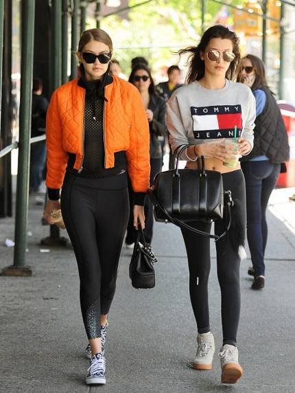 10 Padu Padan Legging Ala Gigi-Bella Hadid Ini Cocok Dipakai Waktu Musim Hujan