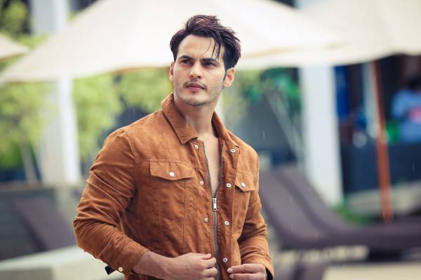 Ravi Bhatia Melangkah Menjadi Penyanyi di Indonesia