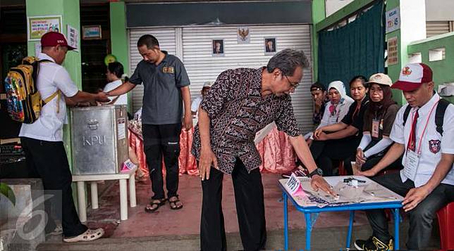TPS Ini Sukses Buat Para Pemilih Nostalgia Sambil Nyoblos Pilkada