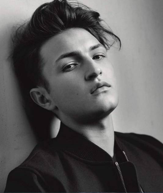10 Foto Anwar, Adik Gigi & Bella Hadid yang Siap Bikin Hatimu Bergetar