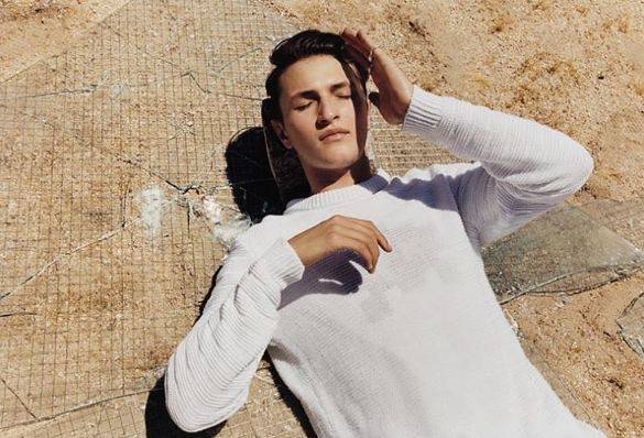 10 Foto Anwar, Adik Gigi & Bella Hadid yang Siap Bikin Hatimu Bergetar