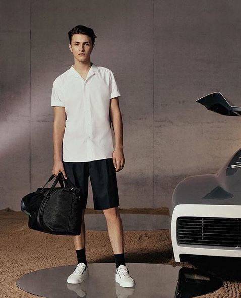 10 Foto Anwar, Adik Gigi & Bella Hadid yang Siap Bikin Hatimu Bergetar