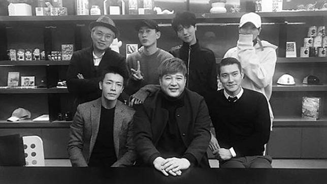 Instagram Siwon - Unggah Foto Bareng Member Super Junior, Netizen Tunggu Comeback