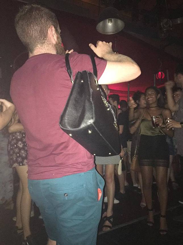 So Sweet, Begini Pengorbanan Para Pria Demi Foto Paripurna Sang Pacar