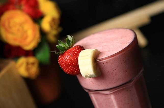 Banana Strawberry Smoothies Bakal Segar Banget Barengan Sama Makan Malammu!