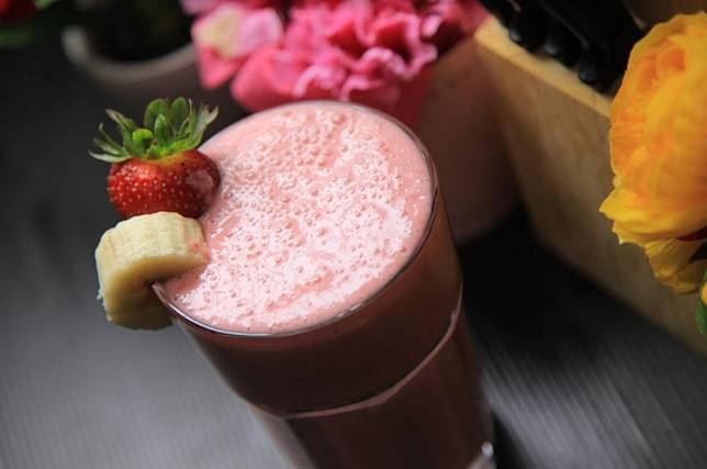 Banana Strawberry Smoothies Bakal Segar Banget Barengan Sama Makan Malammu!