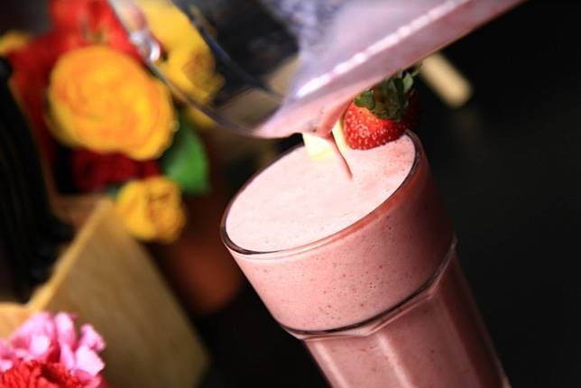 Banana Strawberry Smoothies Bakal Segar Banget Barengan Sama Makan Malammu!