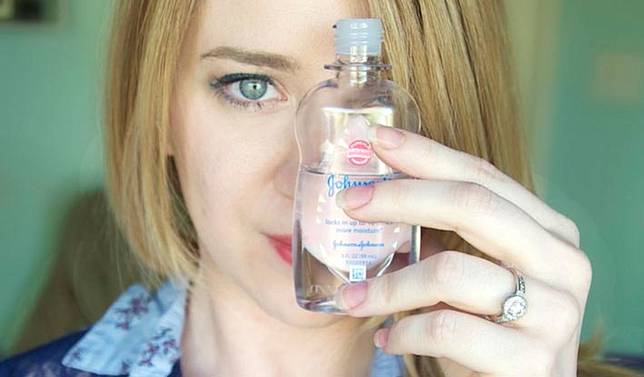 Bersihkan Sisa Make Up Dengan Tiga Bahan Ini