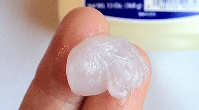 Bersihkan Sisa Make Up Dengan Tiga Bahan Ini