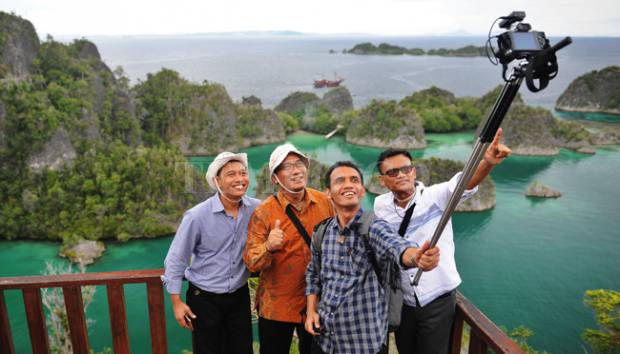  Indonesia Juara Destinasi Selam, Hiu-hiu di Raja Ampat 