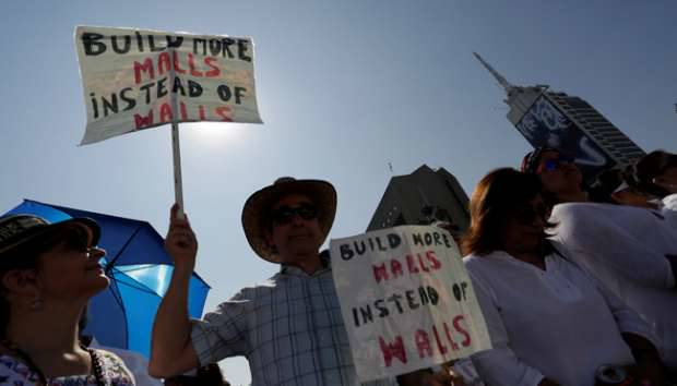  Unjuk Rasa Anti-Trump Terbesar Digelar di Meksiko 