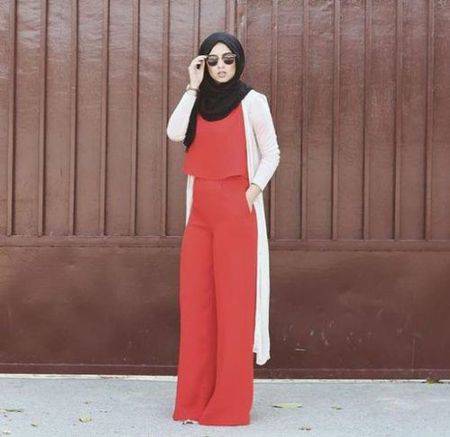 Ragam Ide Outfit Jumpsuit dan Hijab yang Cantik