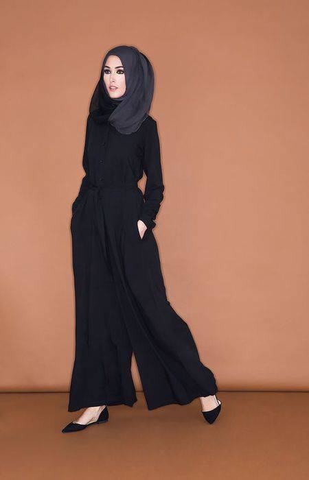 Ragam Ide Outfit Jumpsuit dan Hijab yang Cantik