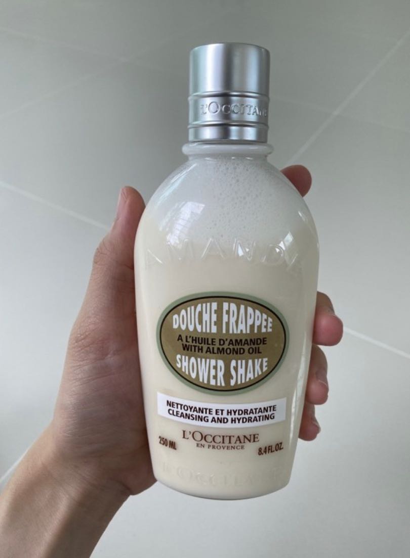 L’Occitane Almond shower shake LINE SHOPPING