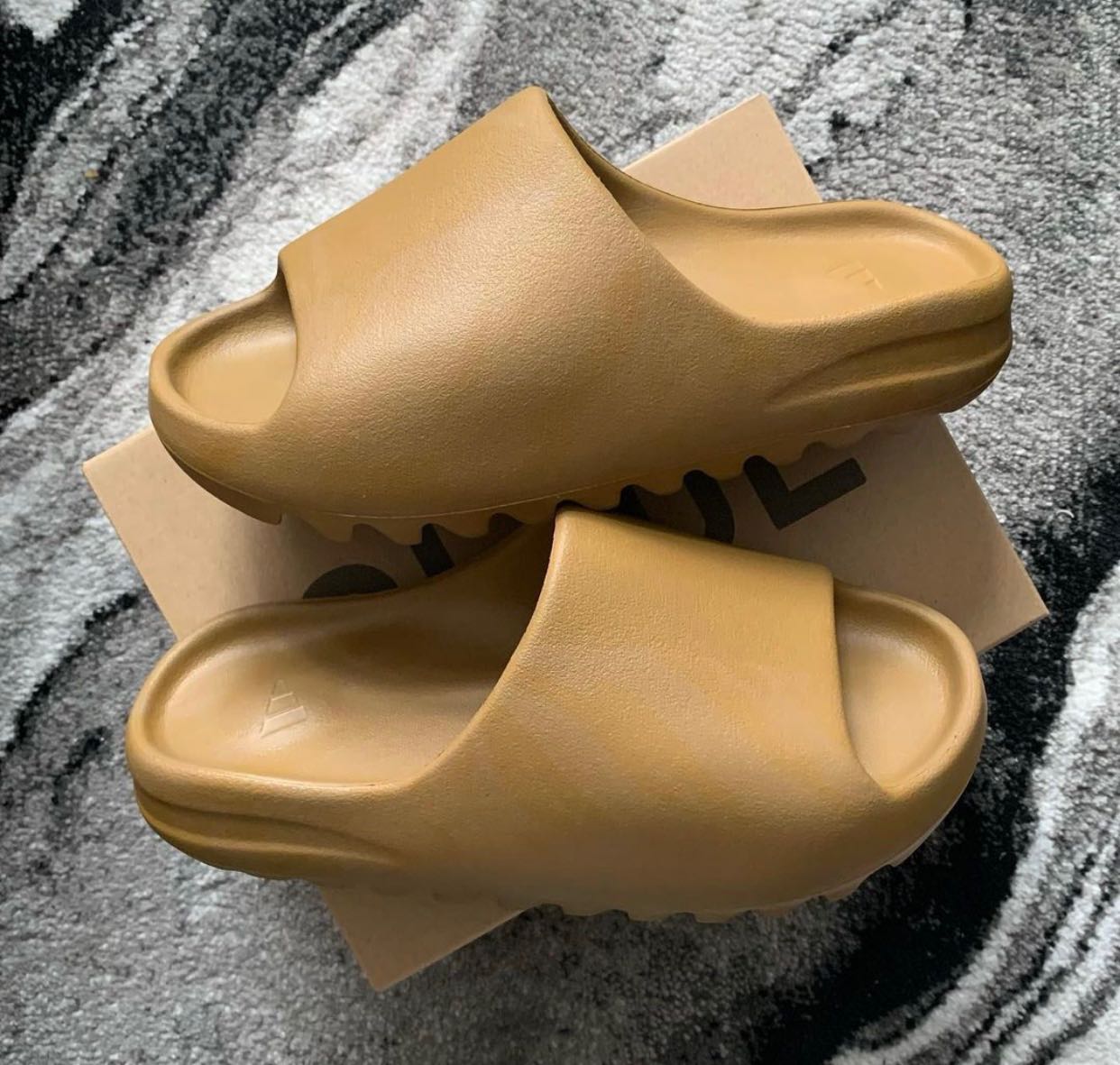 Yeezy Slides Ochre | LINE SHOPPING