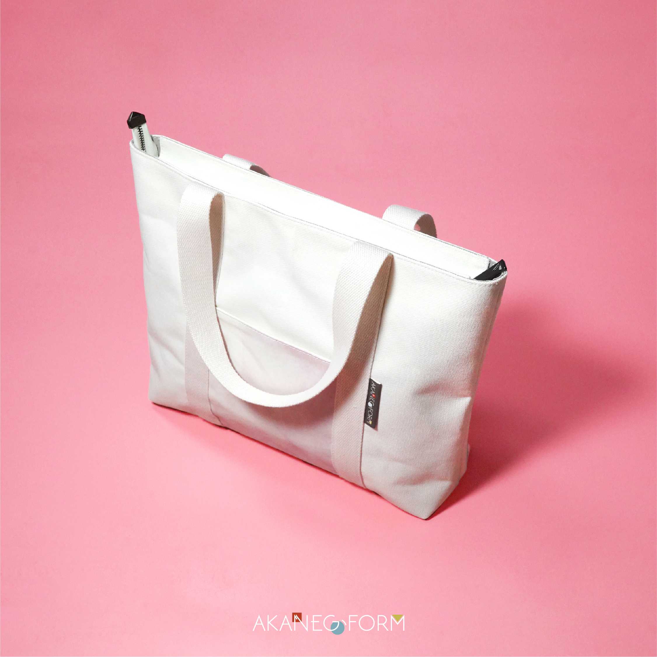Pink tote bag with zipper outlet