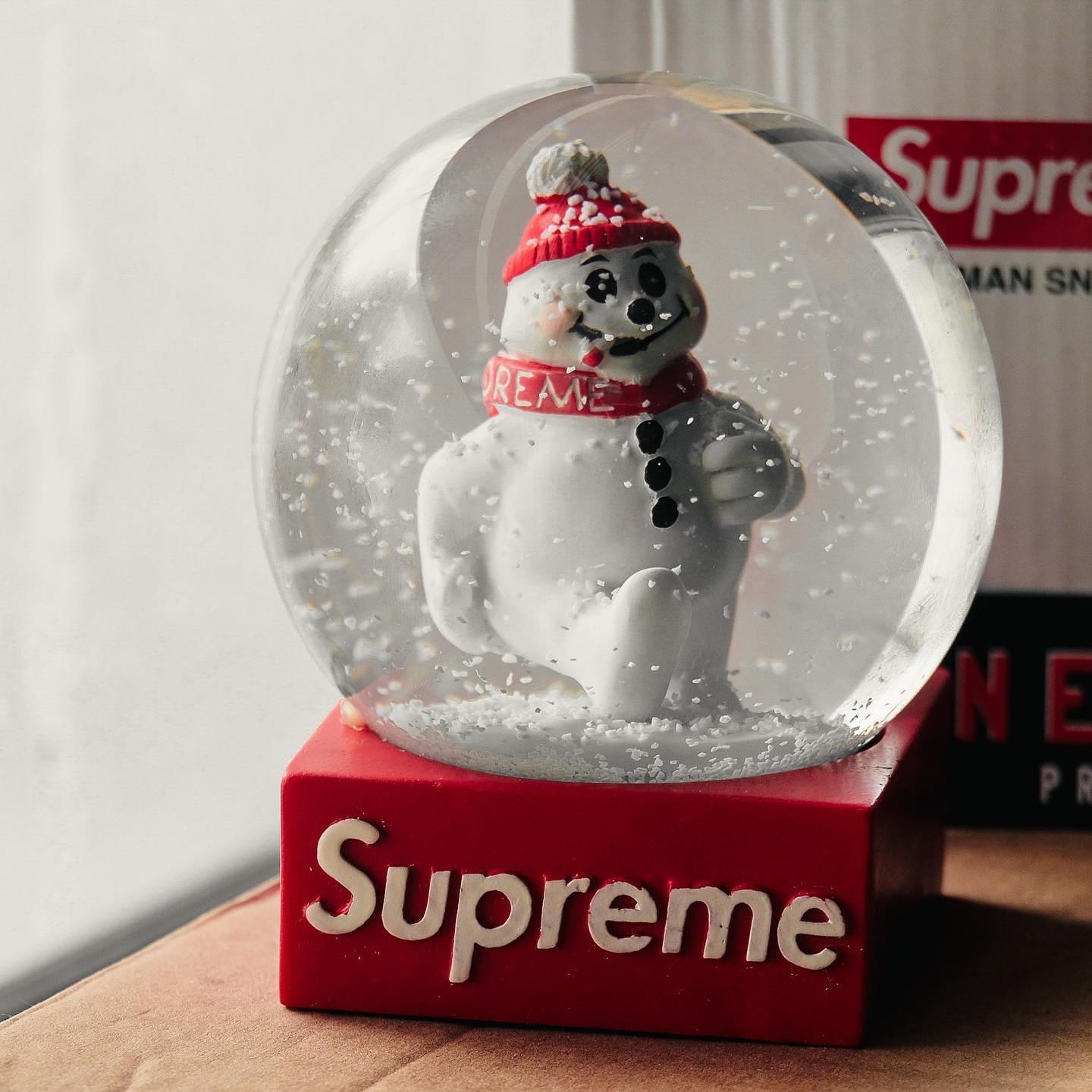 Supreme snowman snowglobe スノードームインテリア/住まい/日用品 - 置物