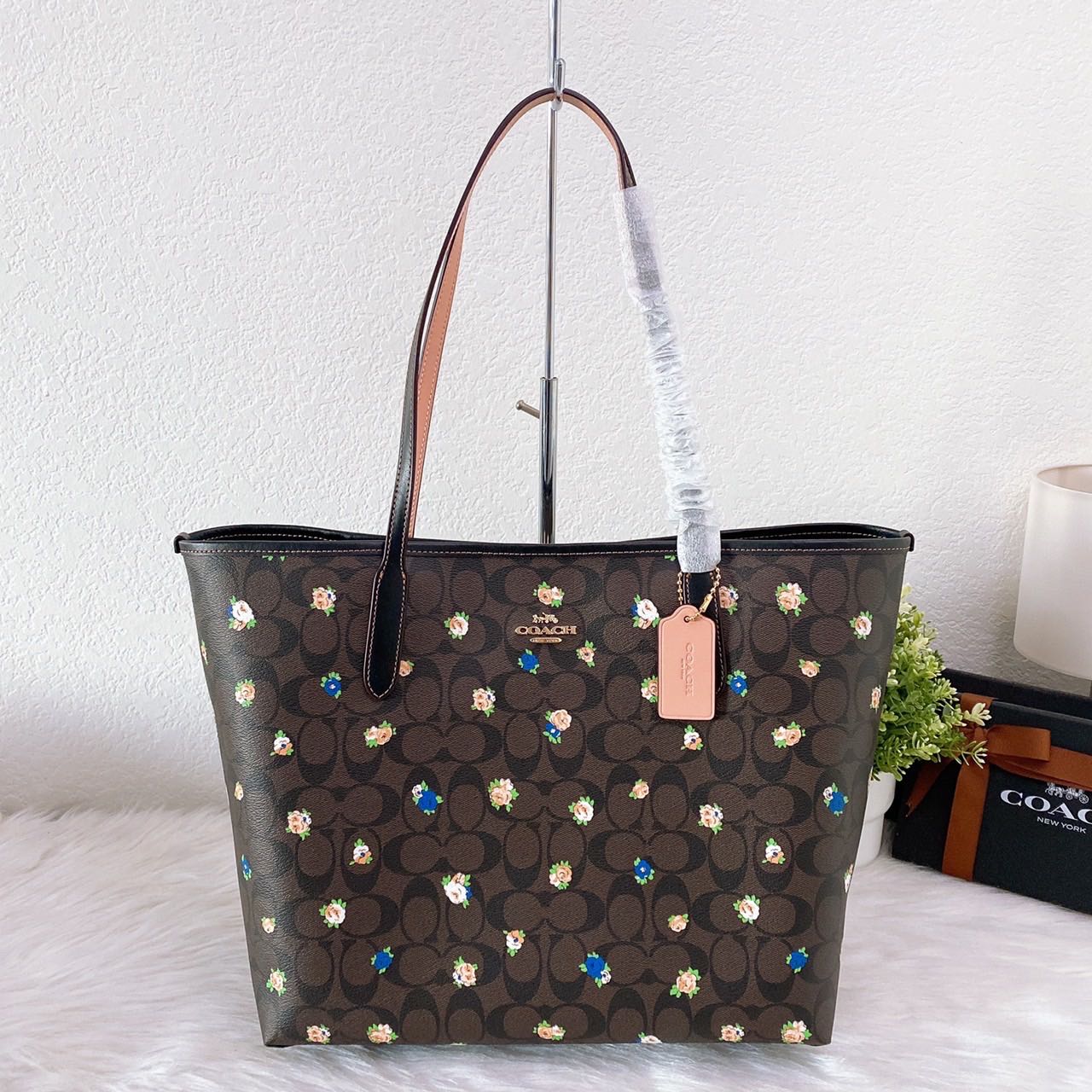 City Tote in Signature Canvas with Vintage Mini Rose Print | LINE SHOPPING