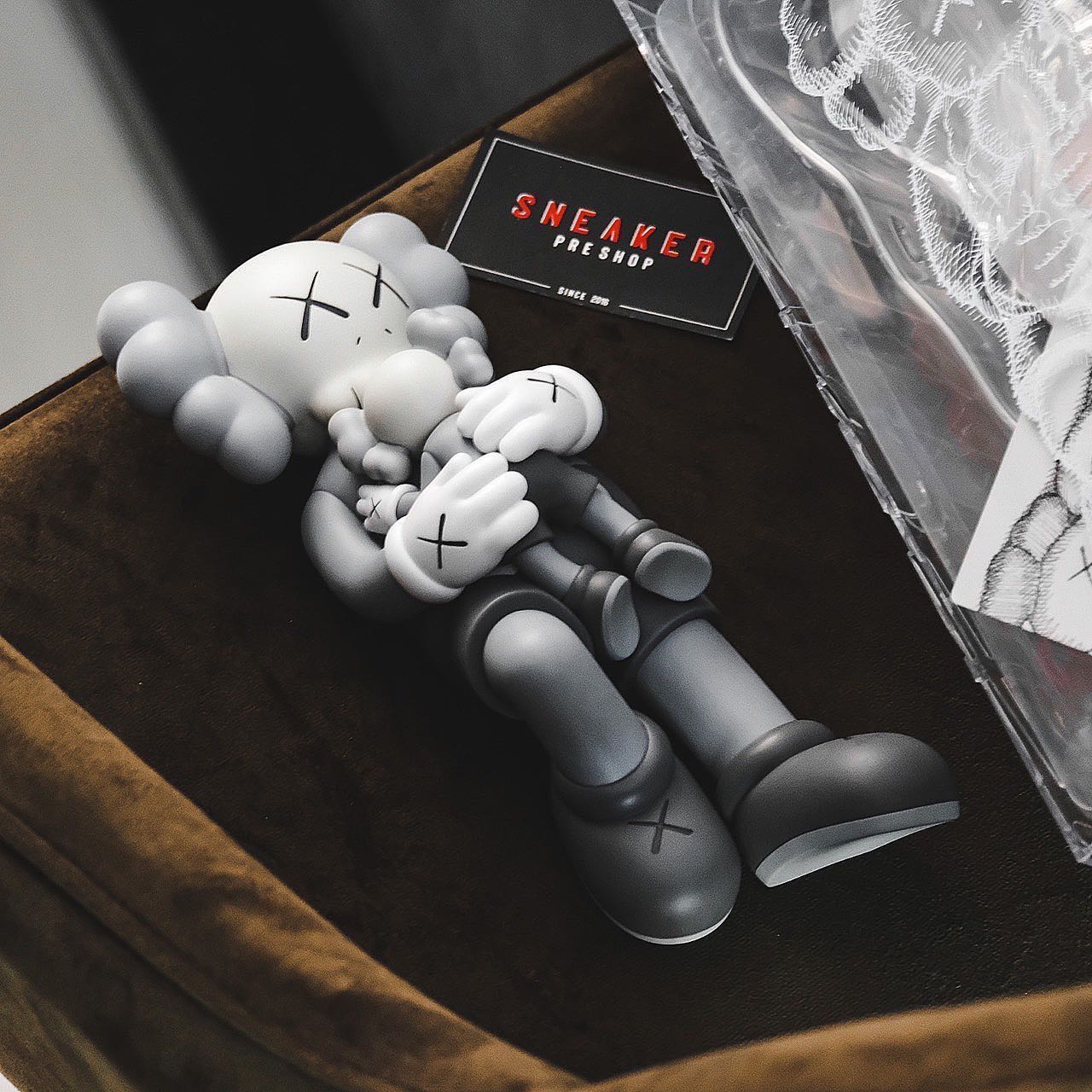 Kaws Holiday Singapore Figure Grey | LINE SHOPPING