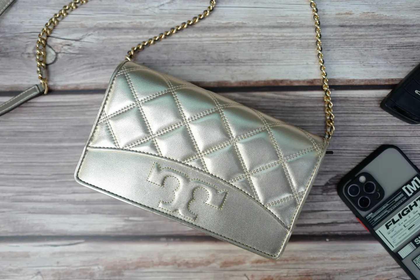 Tory burch savannah chain flat sale wallet