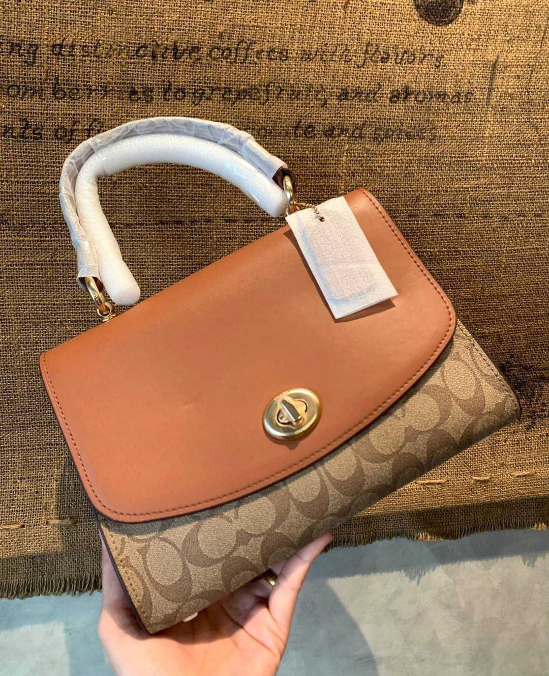 C O A C H TILLY TOP HANDLE SATCHEL IN SIGNATURE 76620 LINE