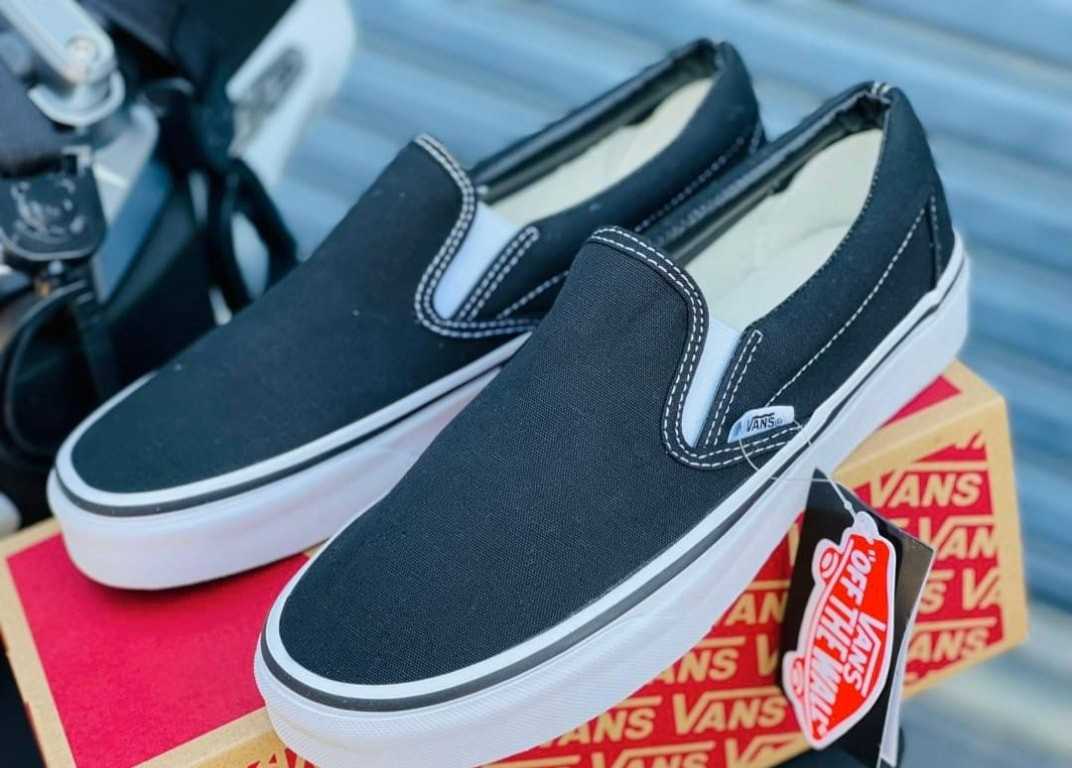 VANS SLIP ON CLASSIC BLACK SNEAKERS LINE SHOPPING