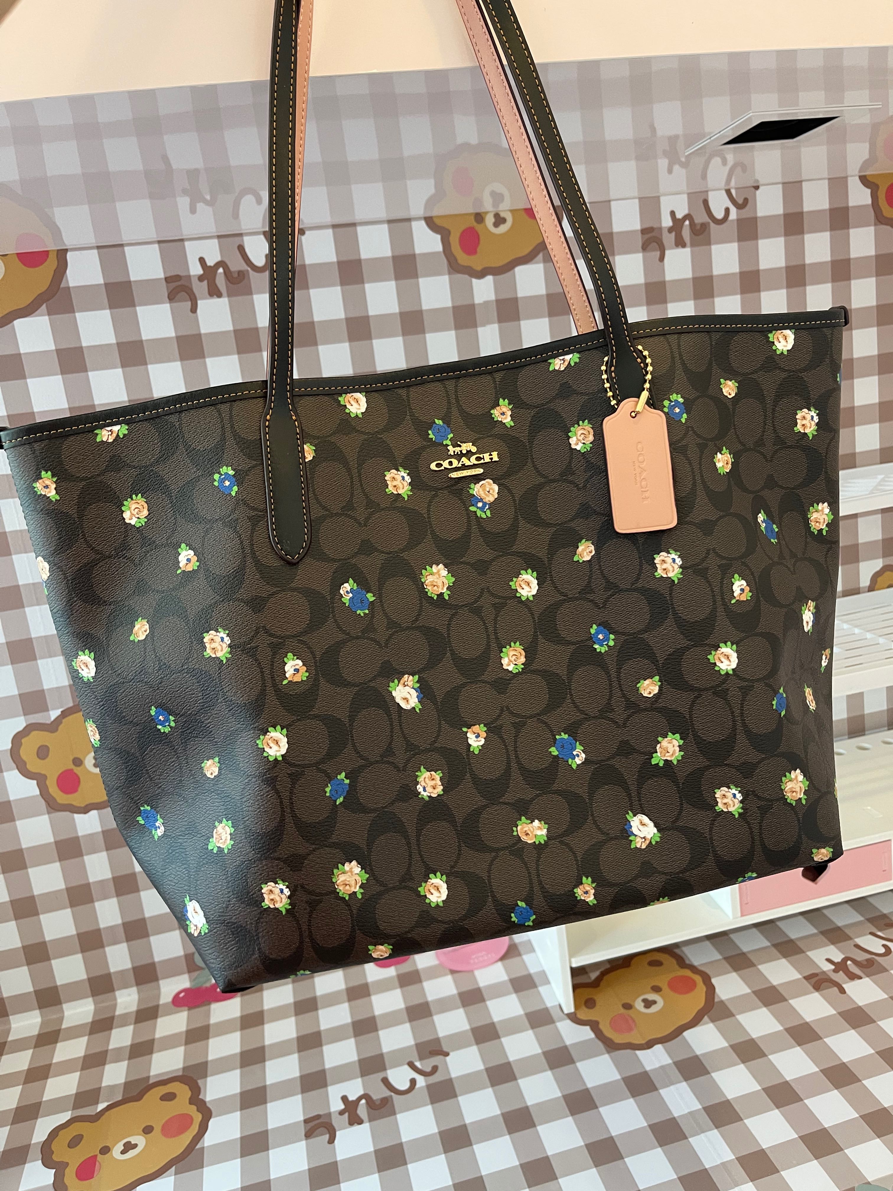 Reversible city tote in signature outlet